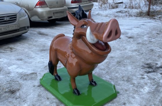 Фигура из стеклопластика "Пумба"