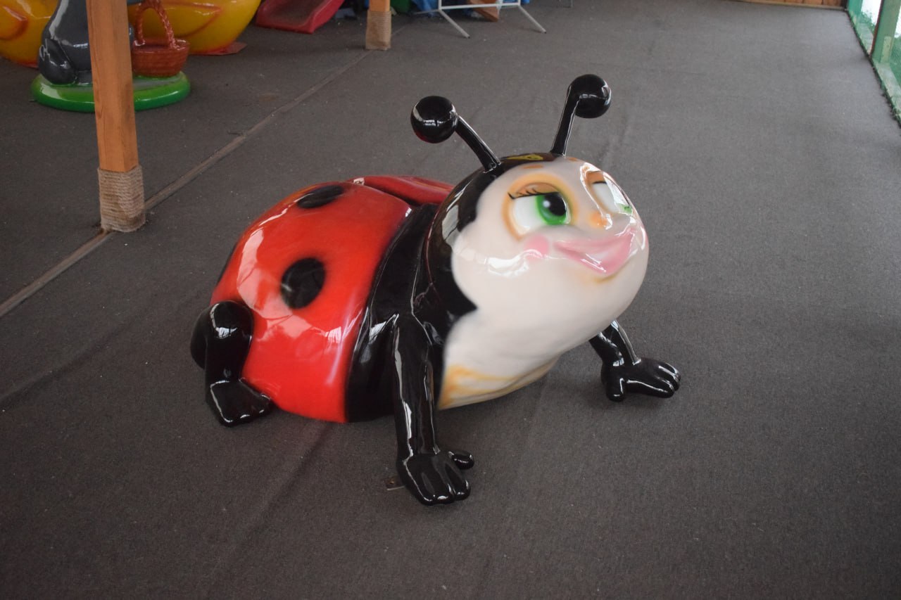 Фигура из стеклопластика "Божья коровка"