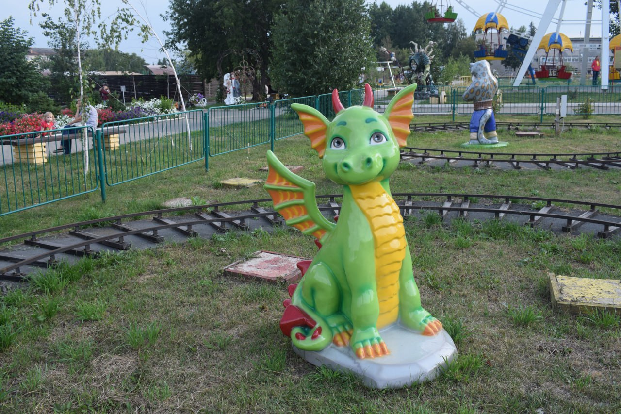 Фигура из стеклопластика "Дракон"